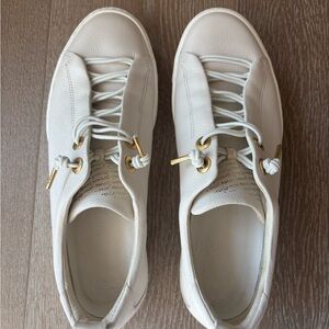 Paul Green white ALL leather Sneakers with Gold Accents 😍